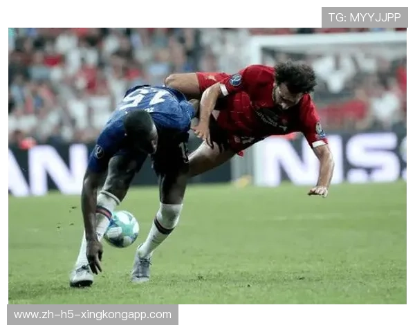 山东泰山祖马头球解围干净，禁区内完全掌控